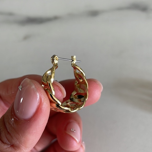 Gold Chainlink Hoops - Picture 5 of 5